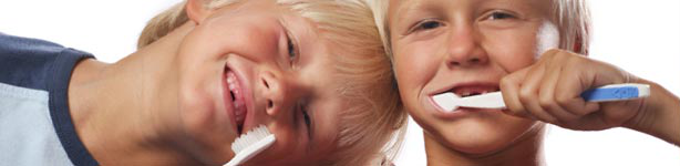 Dr-Bialik-Kids-Dentist-brussing-teeth